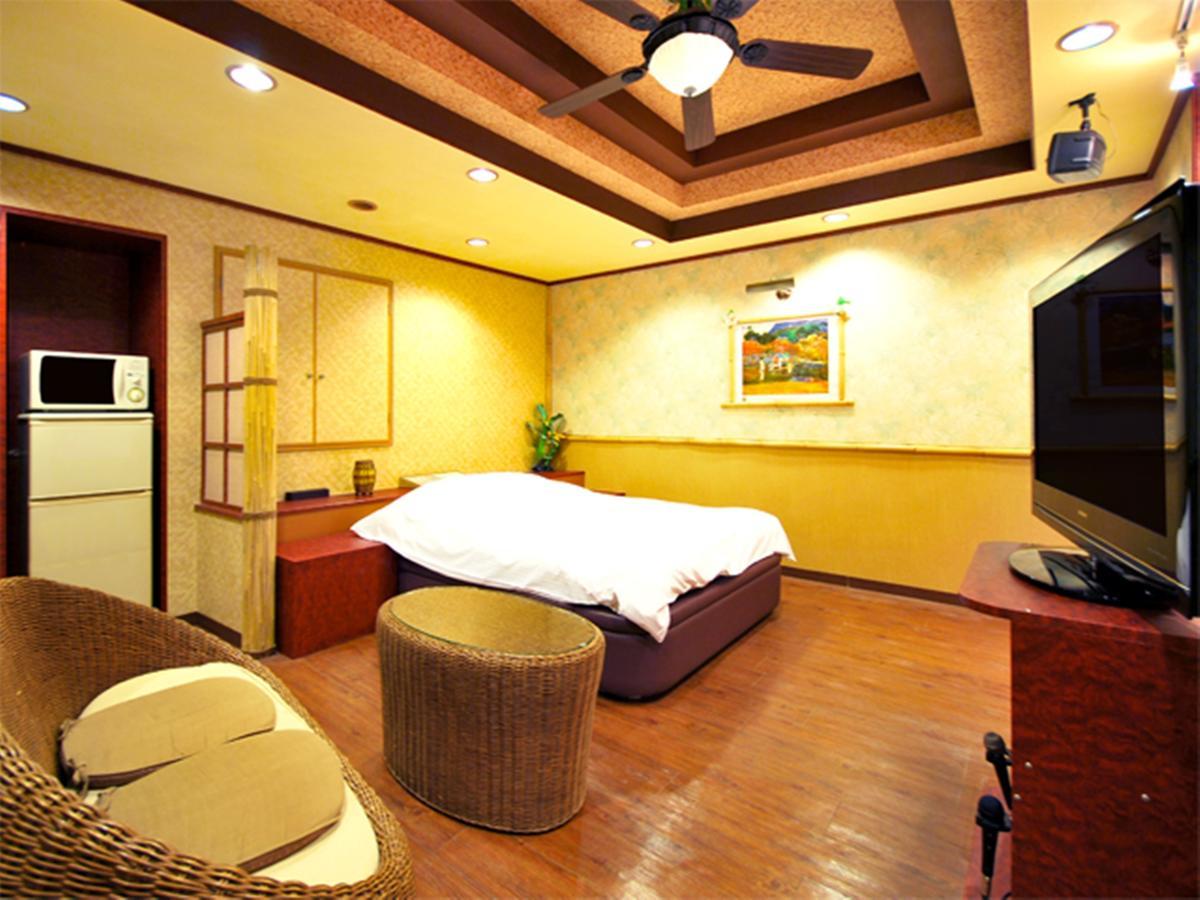 Hotel Joy (Adults Only) Комаки Экстерьер фото